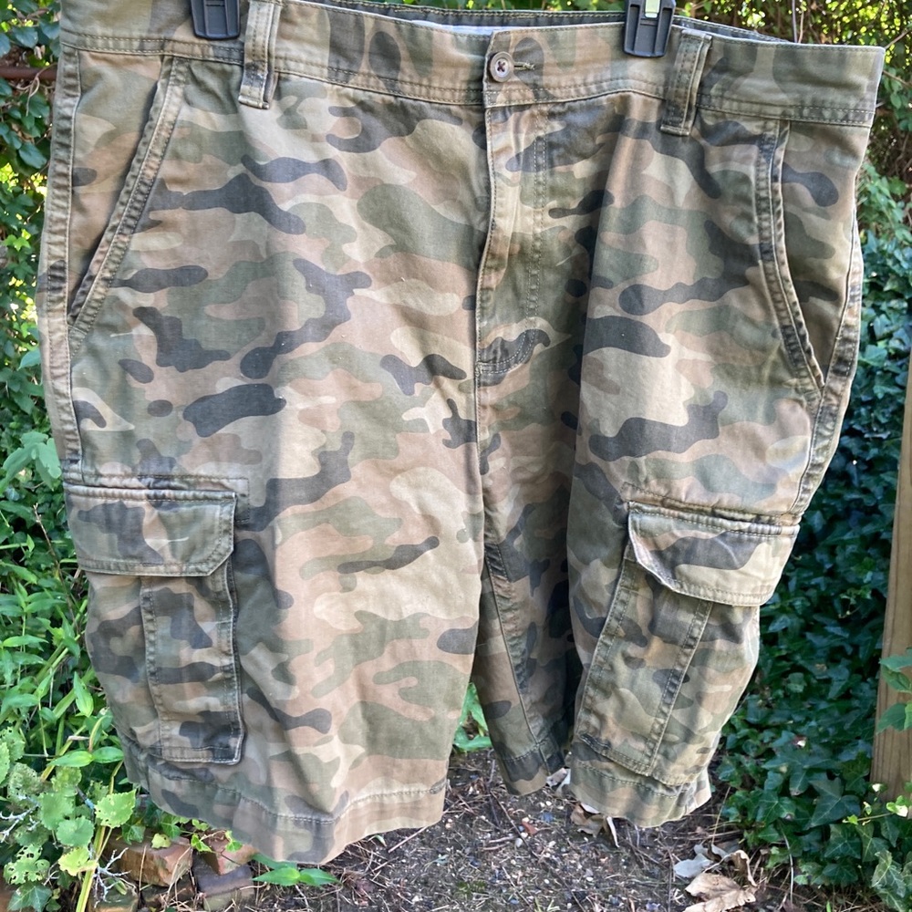 Amazon Essentials Mens Green Camo Cargo Shorts Size 40 - Picture 6 of 10